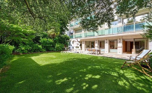 House in Saint James-Général Koenig, Neuilly-sur-Seine, France 1