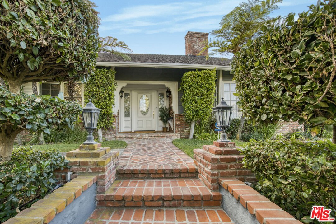 Los Angeles, California, United States 4 - 18047216