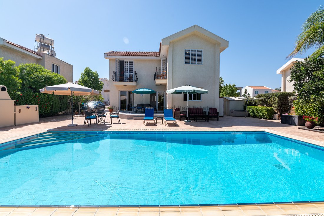 Villa in Paralimni, Famagusta, Cyprus 1 - 18038481