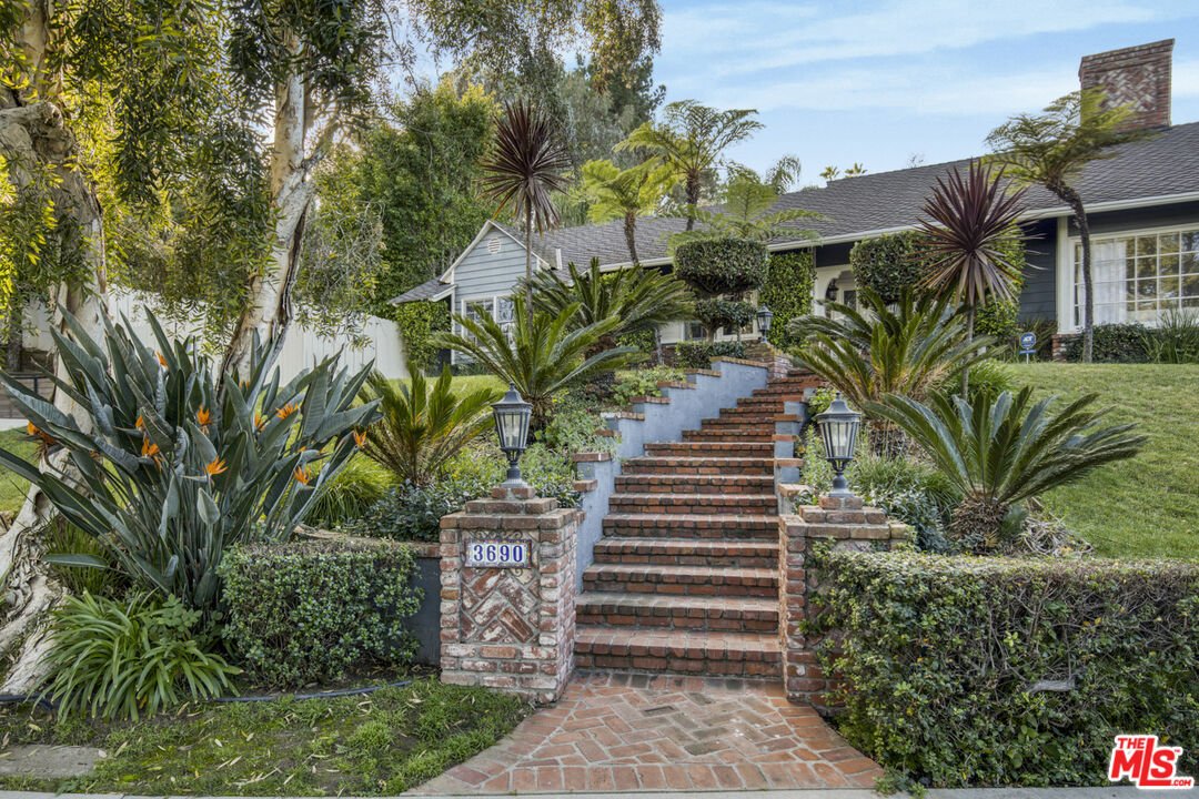 Los Angeles, California, United States 1 - 18047216