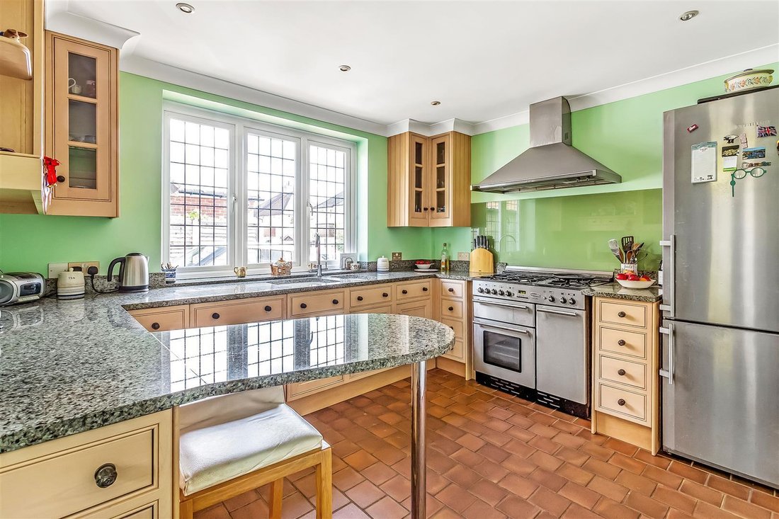 House in Surrey, England 3 - 18040298