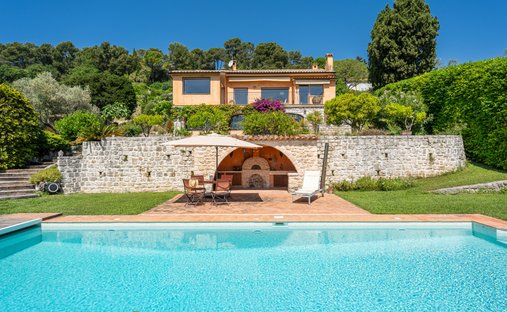 Villa in Centre du Village, La Colle-sur-Loup, France 1