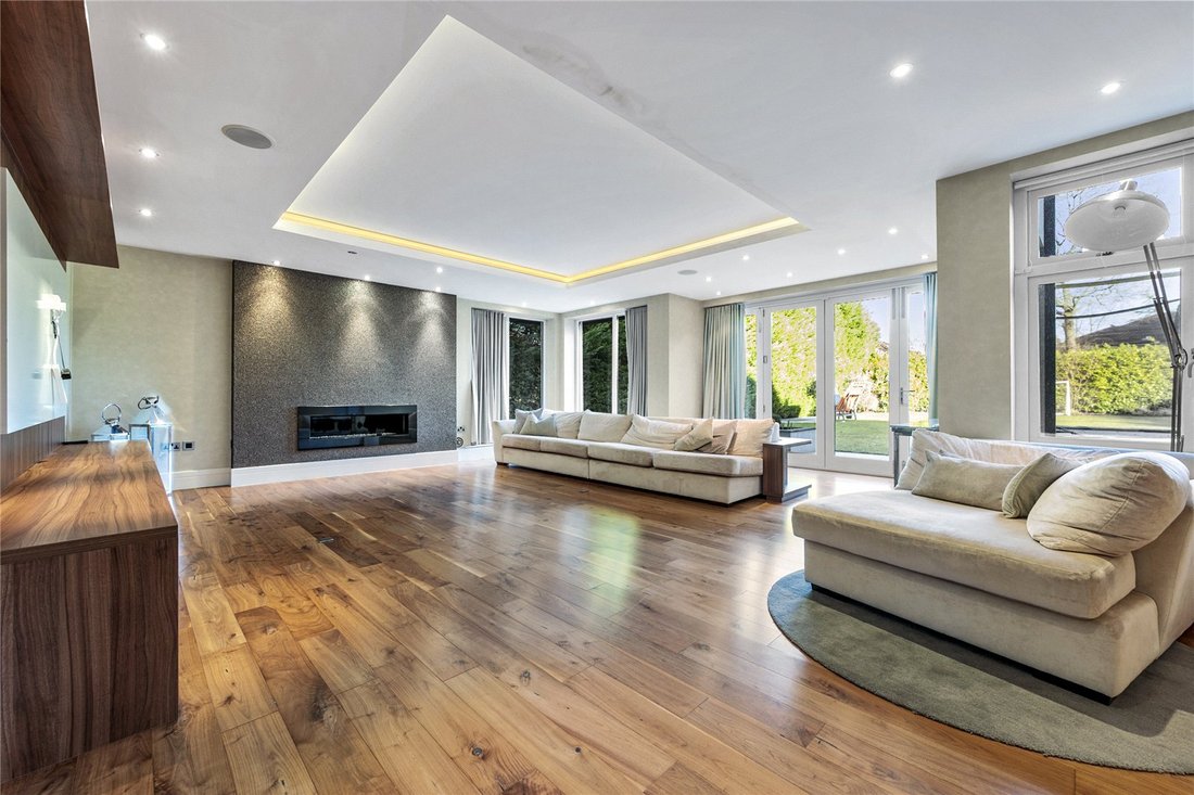 House in Wilmslow, England 3 - 18038595