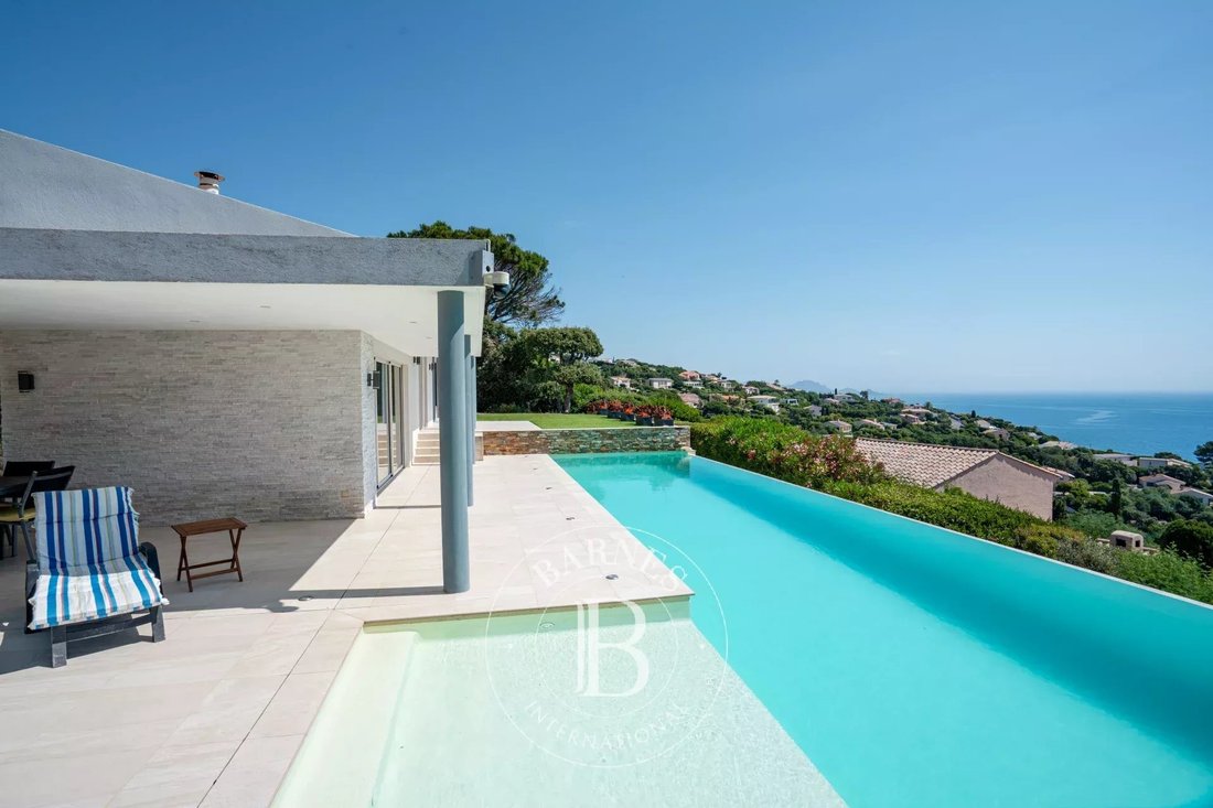 House in Les Issambres, Roquebrune-sur-Argens, France 1 - 18046627
