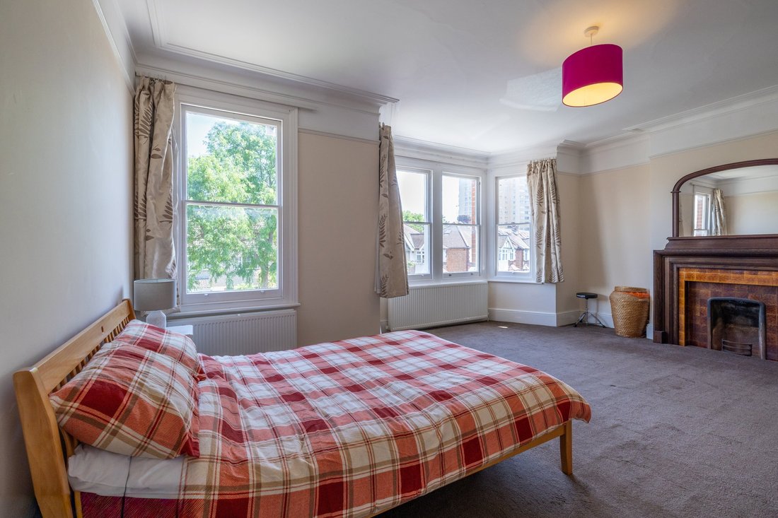 House in West Acton, Ealing, England 5 - 18036132