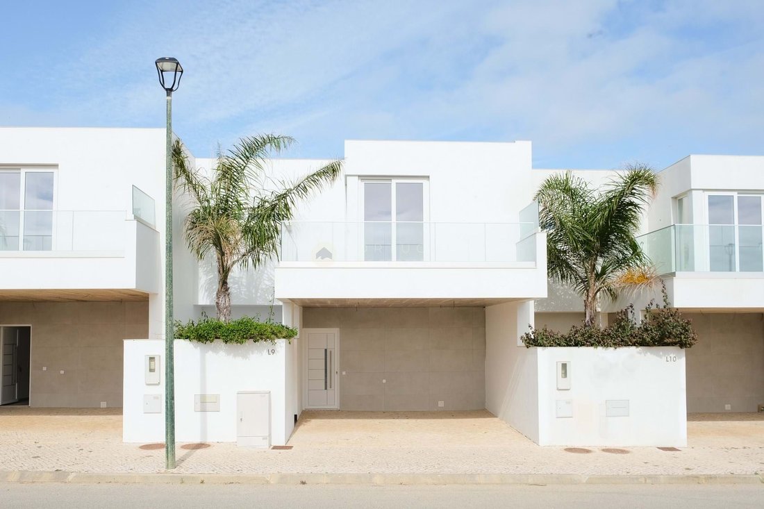 Townhouse in Vila do Bispo e Raposeira, Algarve, Portugal 1 - 17845444