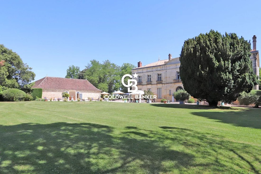 Castle in Lamonzie-Saint-Martin, Nouvelle-Aquitaine, France 1 - 17332414