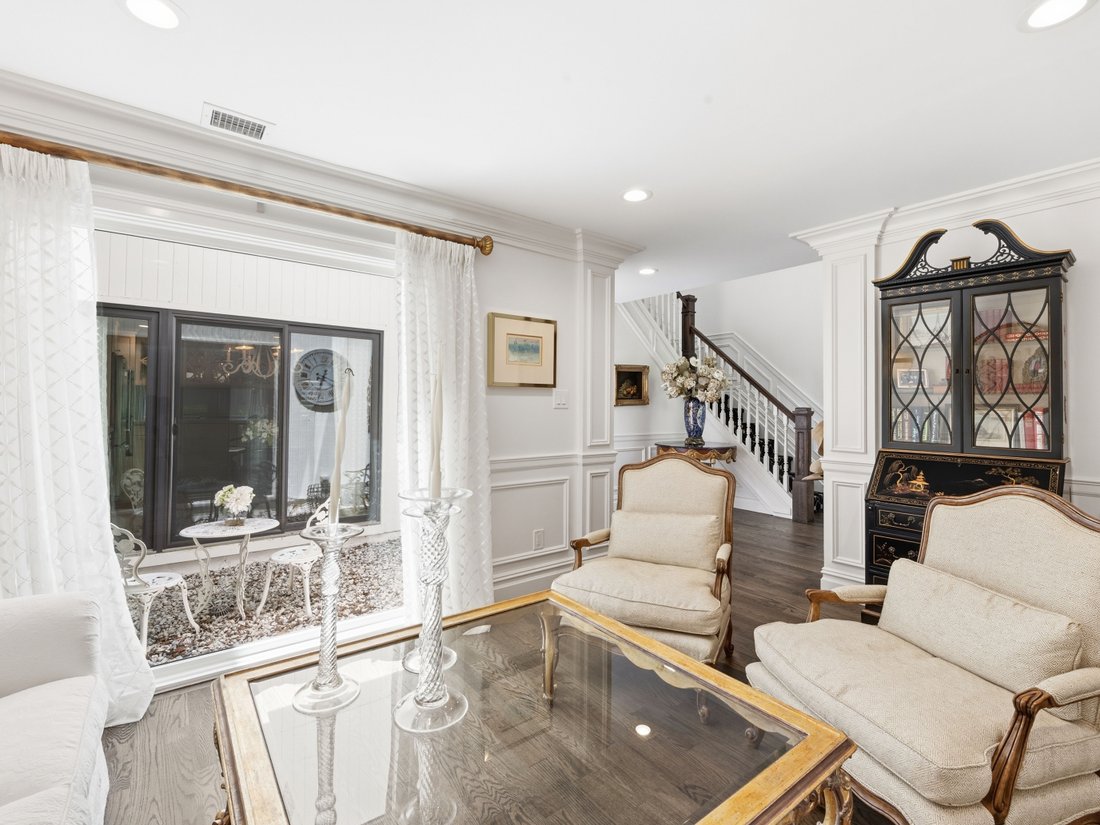 Condo in Jericho, New York, United States 5 - 18035557