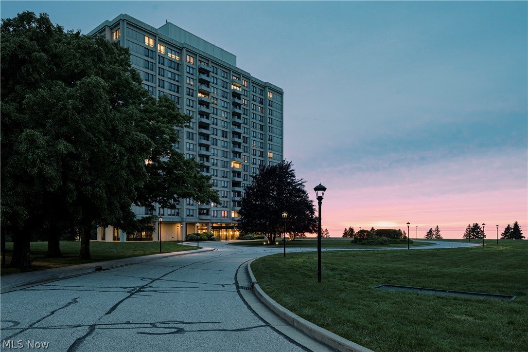 Condo in Bratenahl, Ohio, United States 2 - 18038873