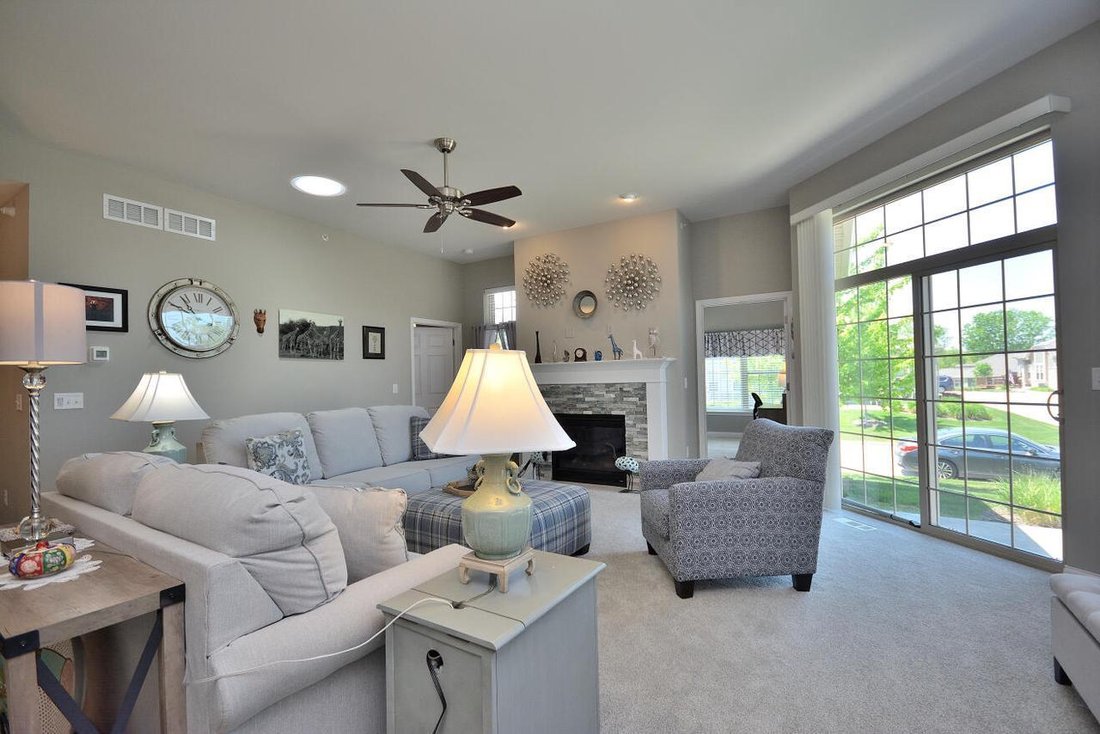 Condo in Brookfield, Wisconsin, United States 5 - 18041727
