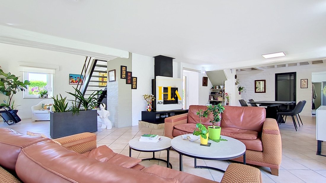 Villa in Bren, Auvergne-Rhône-Alpes, France 4 - 18048942