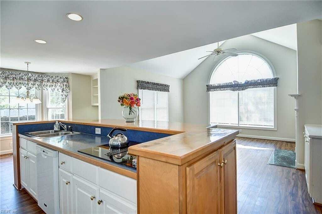 House in Chesapeake, Virginia, United States 3 - 18040998