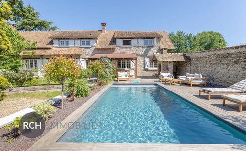 House in Richebourg, Ile-de-France, France 1