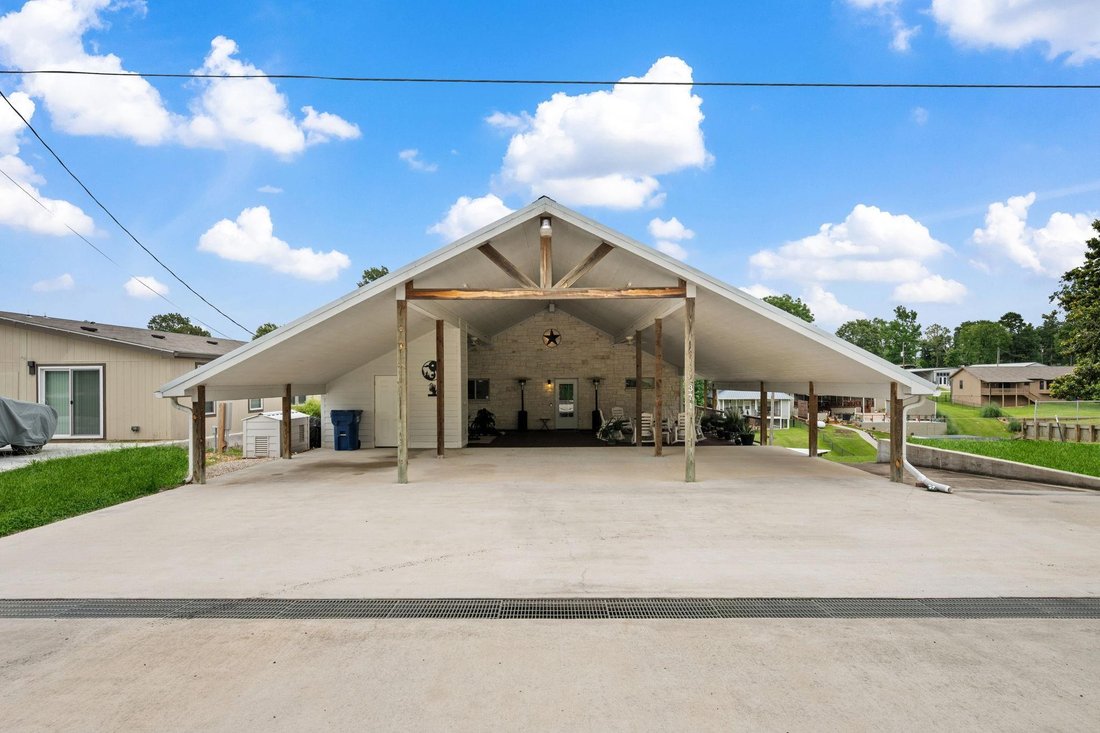 House in Point Blank, Texas, United States 3 - 18046922