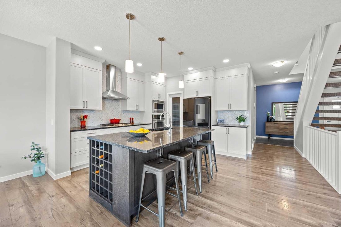House in Calgary, Alberta, Canada 5 - 18048835