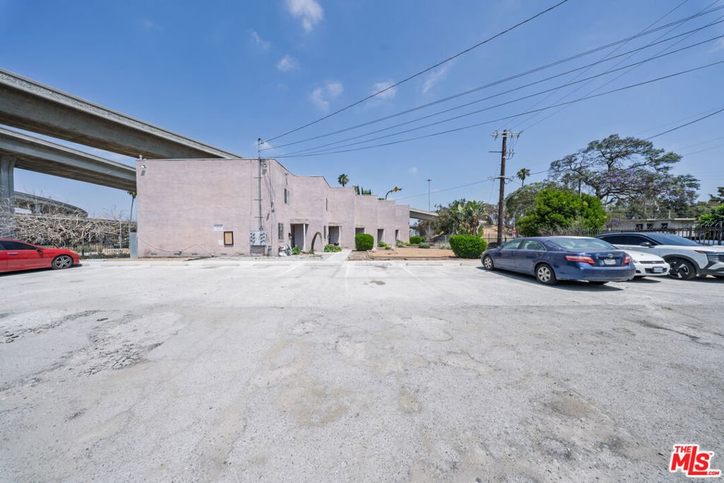Los Angeles, California, United States 5 - 18040345