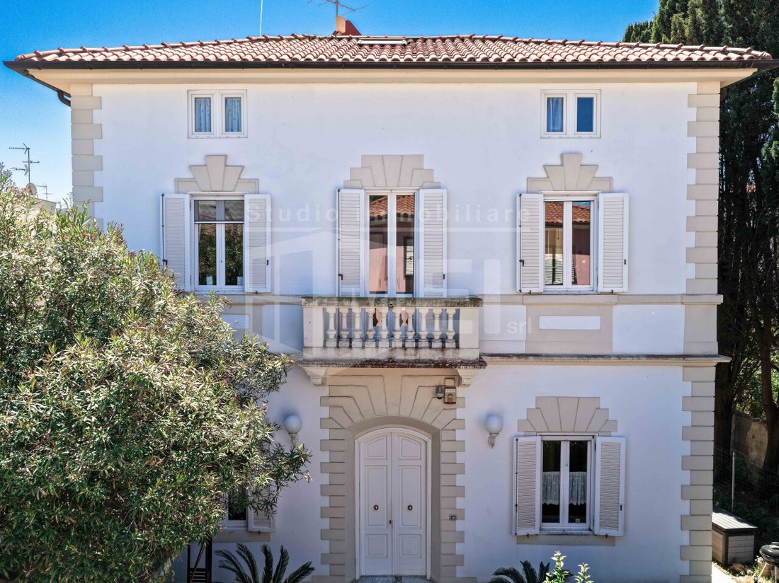 Villa in Historic Center, Livorno, Tuscany 1 - 18036236