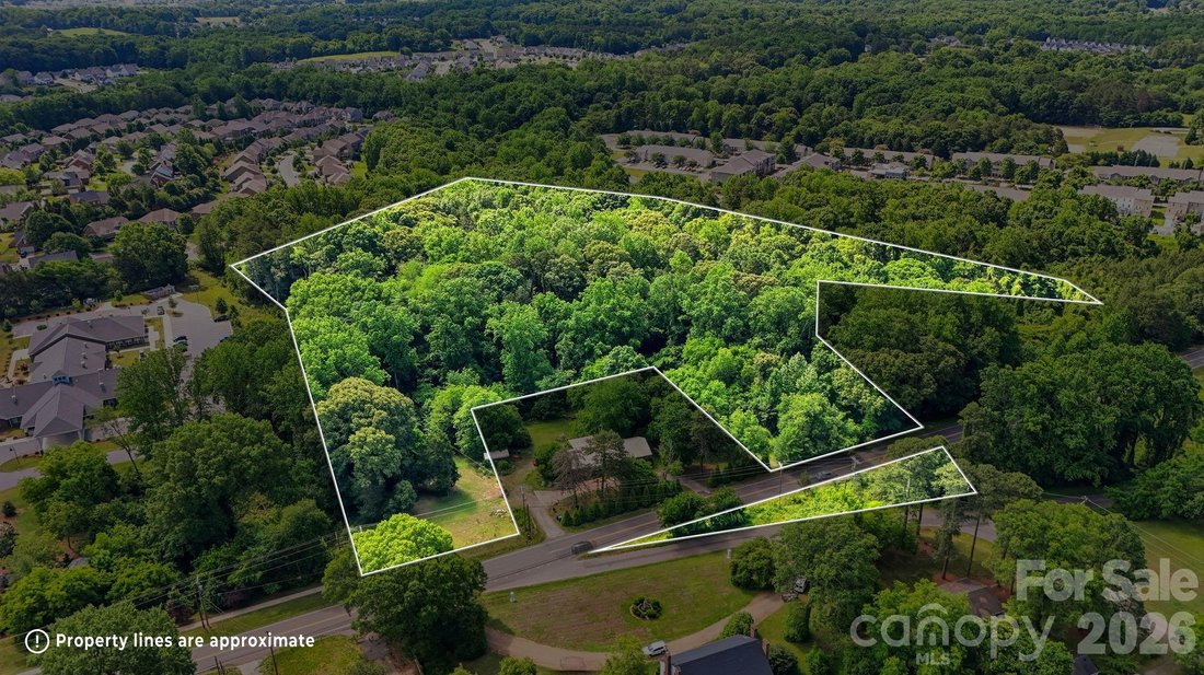 Land in Mooresville, North Carolina, United States 1 - 18047537