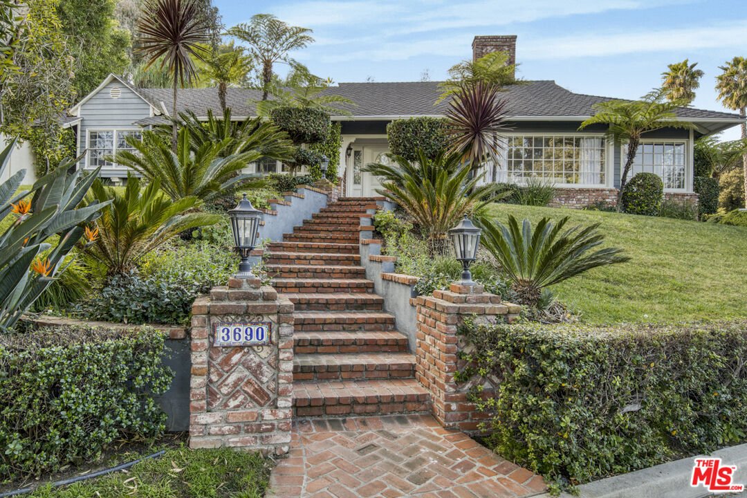 Los Angeles, California, United States 2 - 18047216