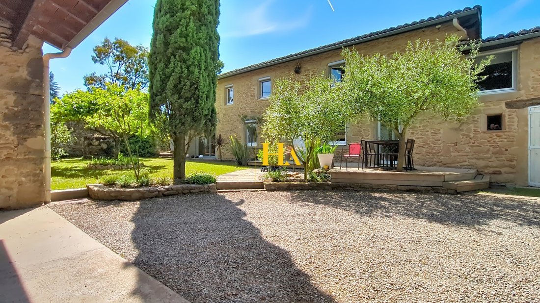 Villa in Bren, Auvergne-Rhône-Alpes, France 1 - 18048942