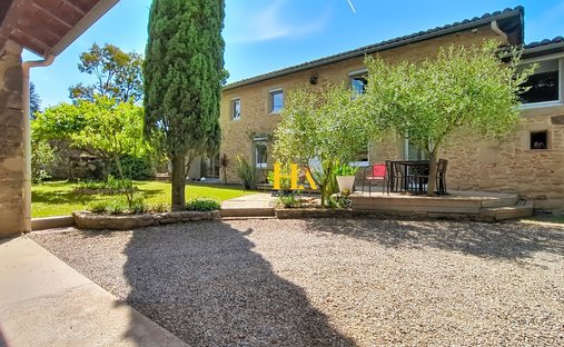Villa in Bren, Auvergne-Rhône-Alpes, France 1