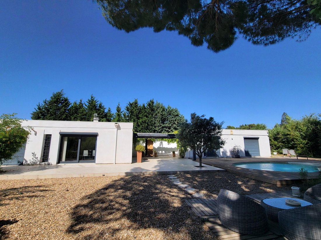 Villa in Pujaut, Occitania, France 1 - 18037483