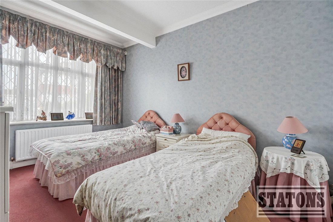 Bungalow in Cockfosters, Enfield, England 4 - 18040258