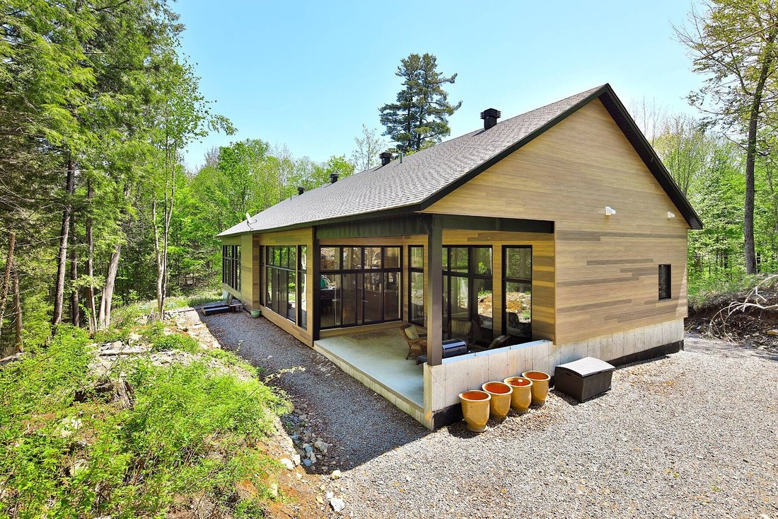 House in Gore, Quebec, Canada 3 - 16394028