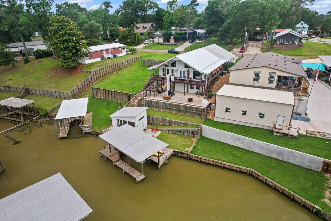 House in Point Blank, Texas, United States 1 - 18046922