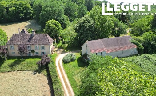 House in Sainte-Alvere, Val de Louyre et Caudeau, France 1