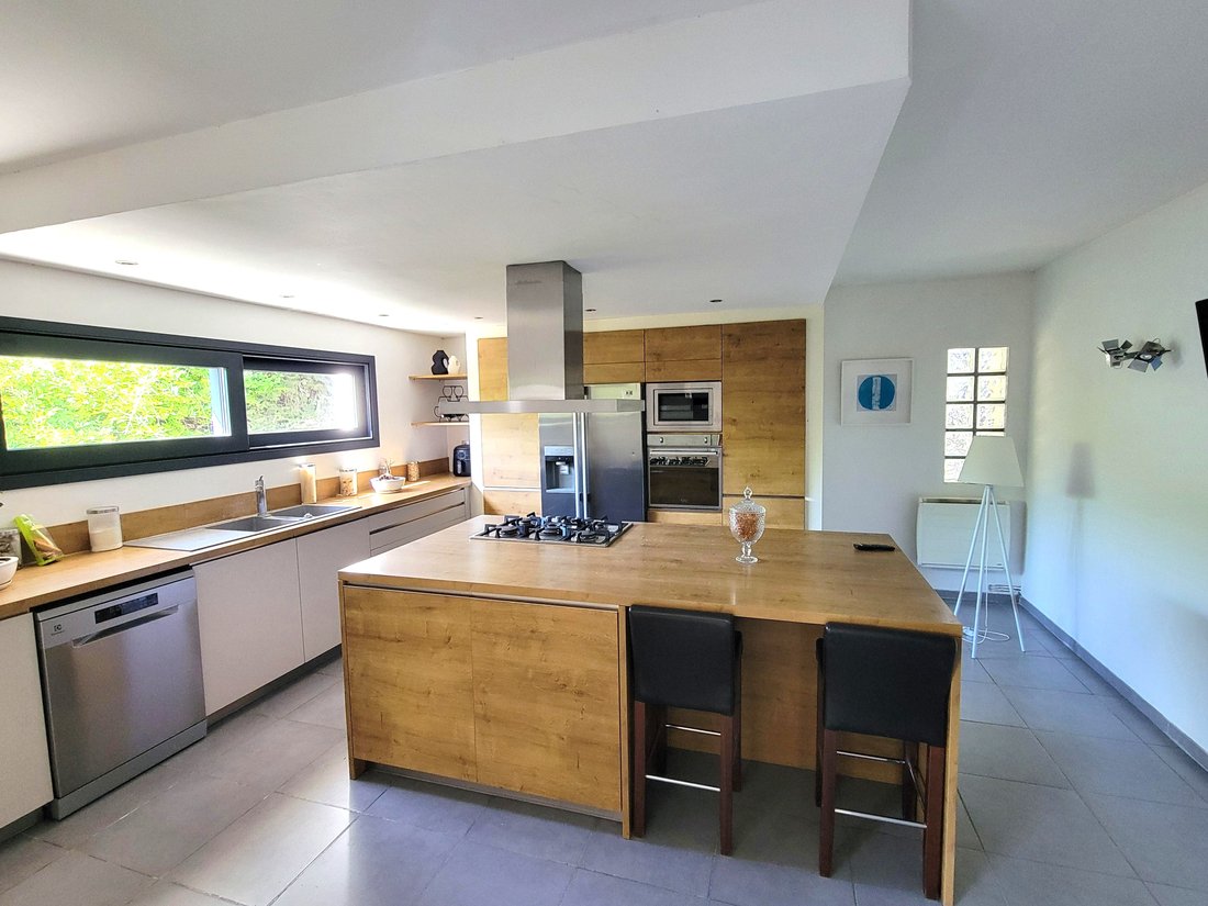 Villa in Pujaut, Occitania, France 5 - 18037483