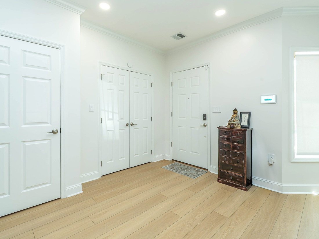 Condo in Port Washington, New York, United States 4 - 18035552