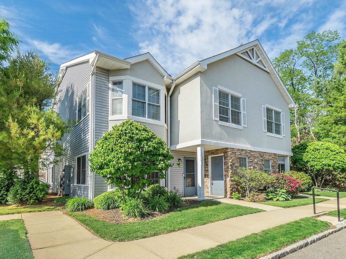 Condo in Port Washington, New York, United States 2 - 18035552