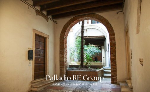 Penthouse in Center, Vicenza, Veneto 1