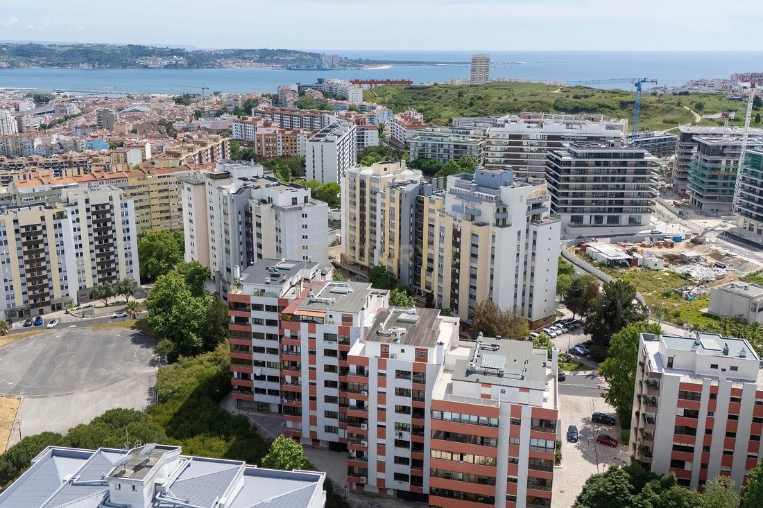 Apartment in Alges, Lisbon, Portugal 3 - 18041133