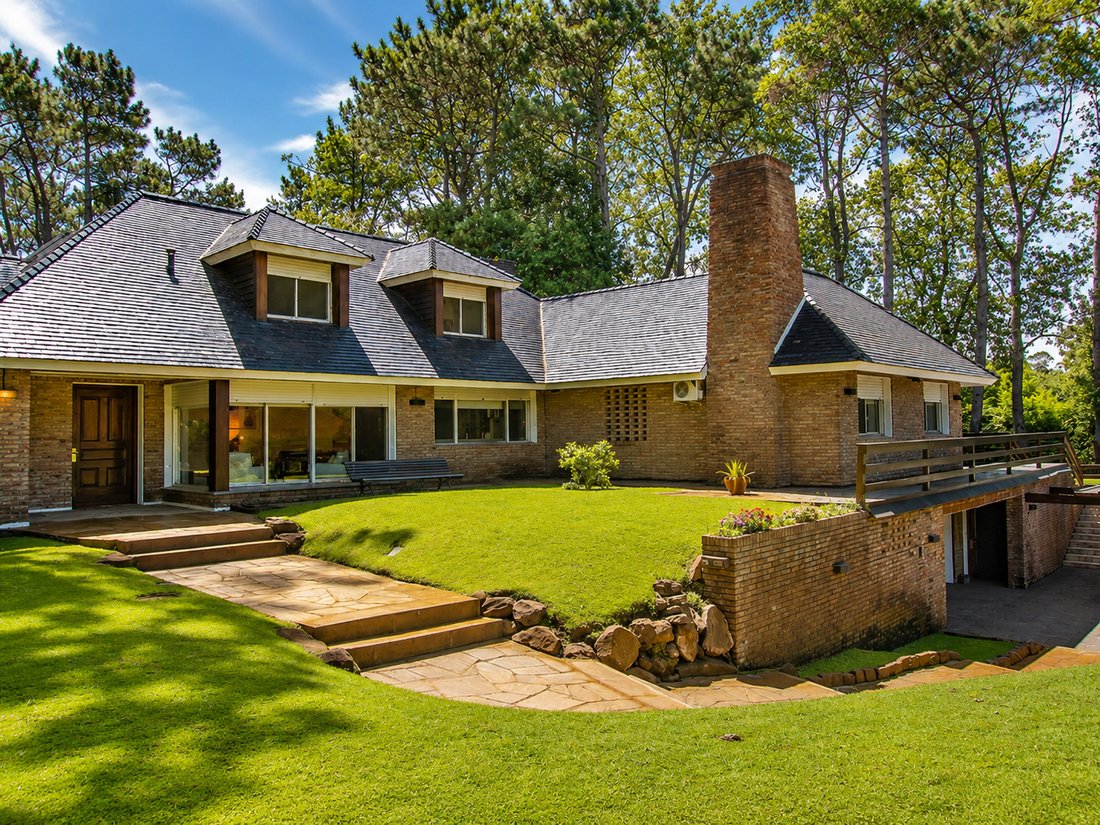 Chalet in Punta del Este, Maldonado Department, Uruguay 2 - 16008745