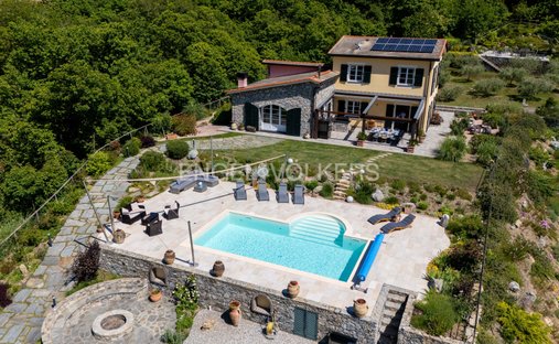 Villa in Castiglione Chiavarese, Liguria, Italy 1