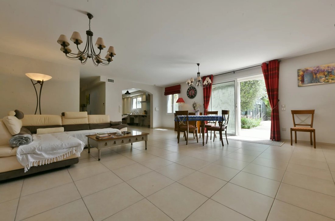 Estate in Uzès, Occitania, France 2 - 18045008