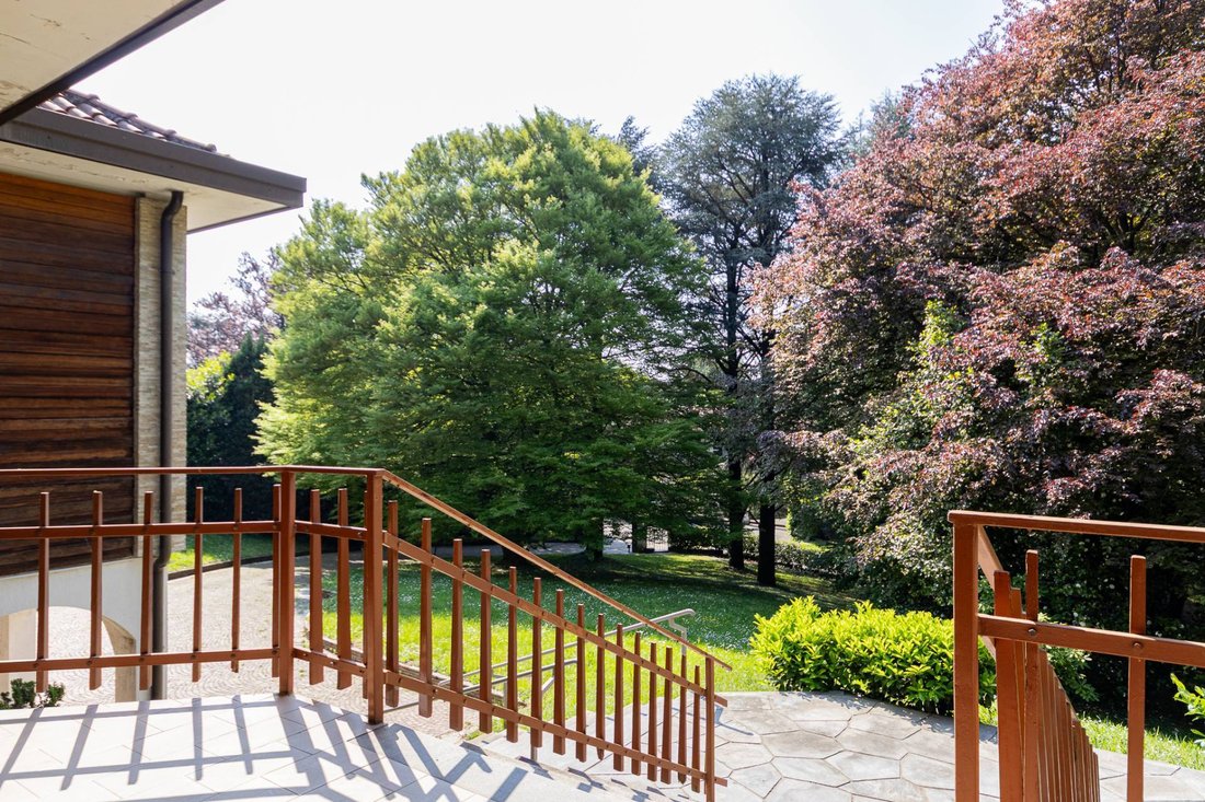 Villa in Bulciago, Lombardy, Italy 3 - 18043044