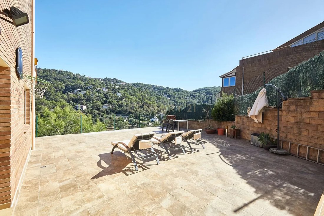 Villa in Torrelles de Llobregat, Catalonia, Spain 2 - 16148900