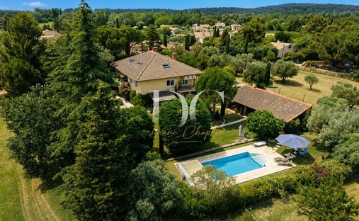House in Ouest, Entraigues-sur-la-Sorgue, France 1