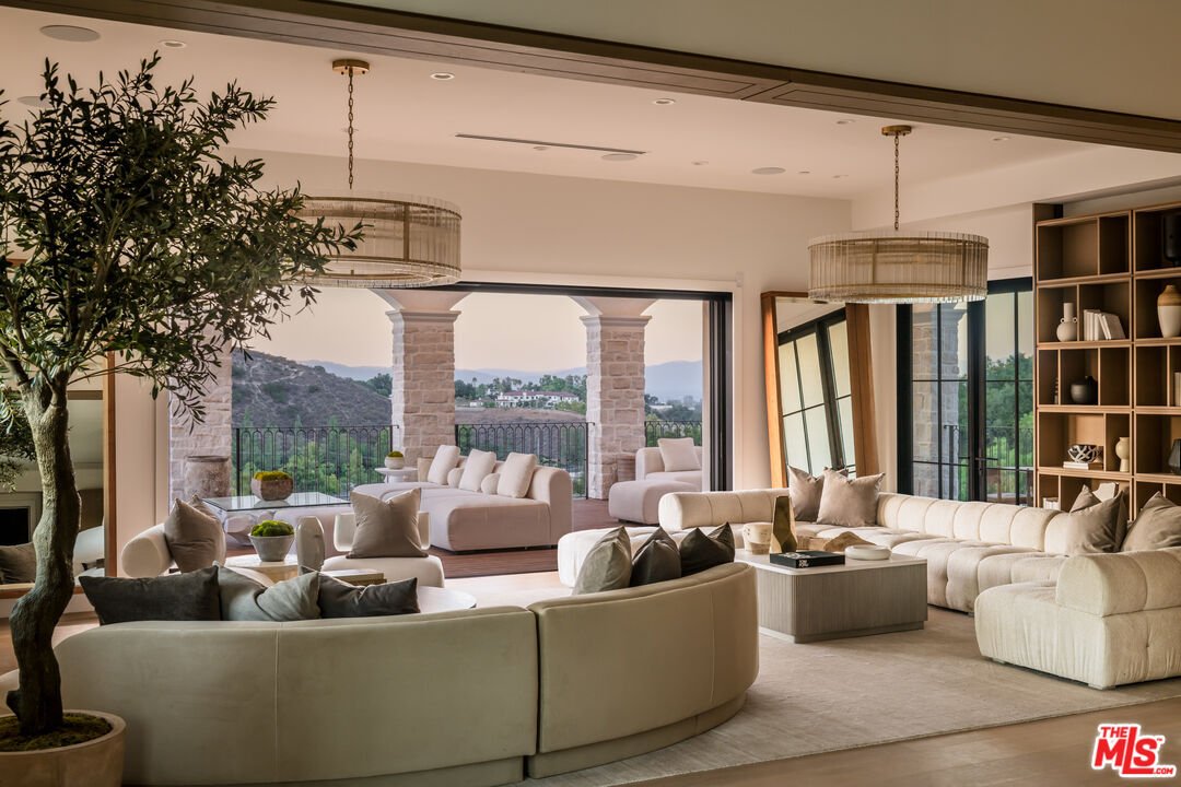 House in Hidden Hills, California, United States 4 - 18045172