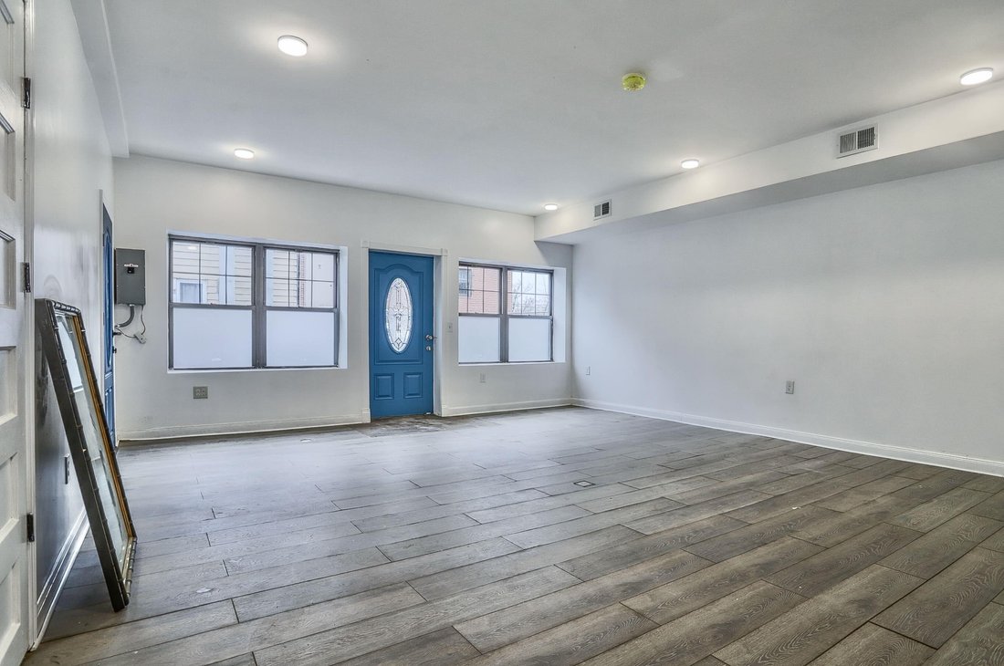House in North Bergen, New Jersey, United States 4 - 18047856