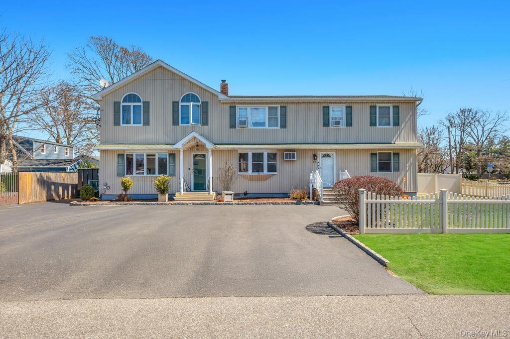 House in West Islip, New York, United States 2 - 18048218