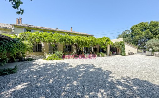 House in Nevons-route d'Apt, L'Isle-sur-la-Sorgue, France 1