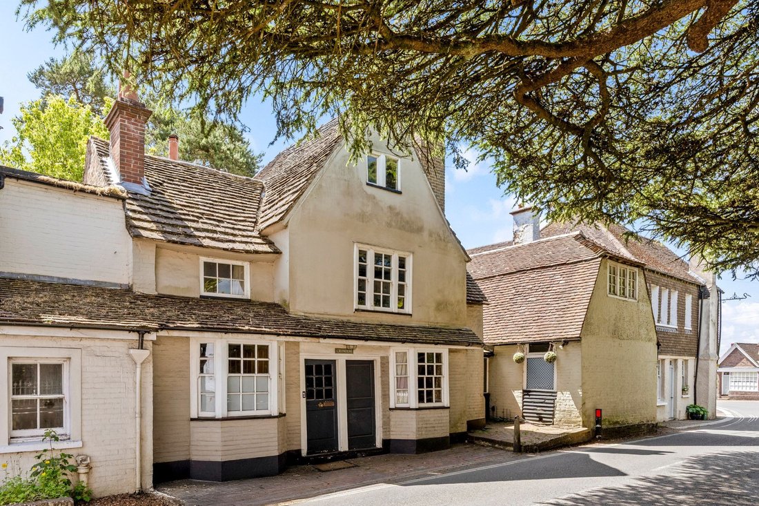 House in Whitemans Green, England 5 - 18047220