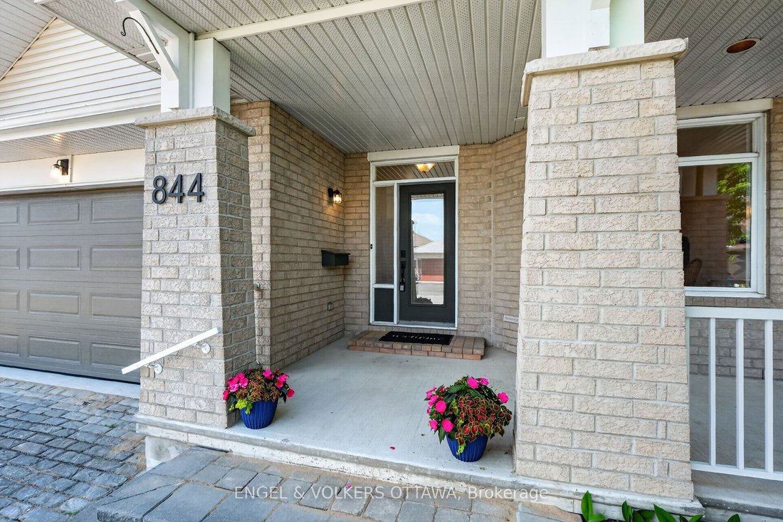 House in Ottawa, Ontario, Canada 3 - 18042604