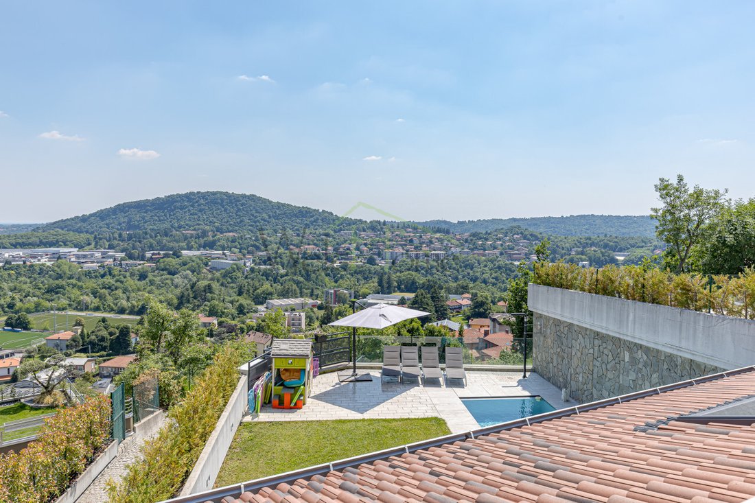 Villa in Tavernerio, Lombardy, Italy 1 - 18048996