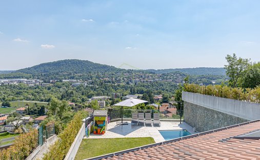 Villa in Tavernerio, Lombardy, Italy 1