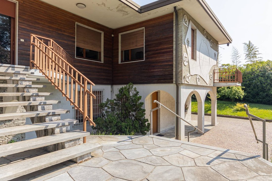 Villa in Bulciago, Lombardy, Italy 4 - 18043044